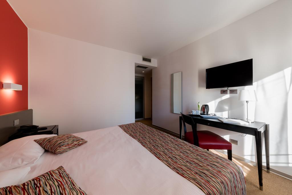 Hotel Valeria 维拉奥比齐纳 外观 照片
